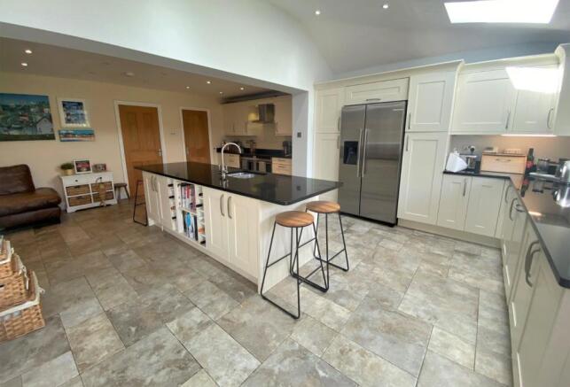 Kitchen 1.jpg