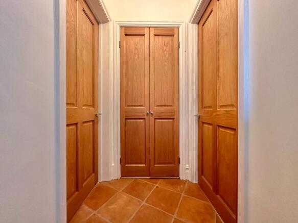 AIRING CUPBOARD