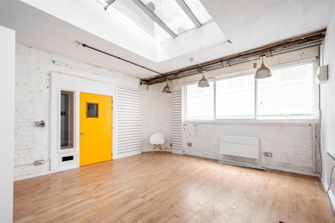London F Studios 8 - 1