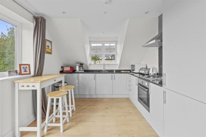 Flat 9, 15 Priory Road, HP13 6SL-7.jpg