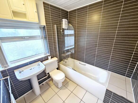 3 bed Terraced for sale Image 9