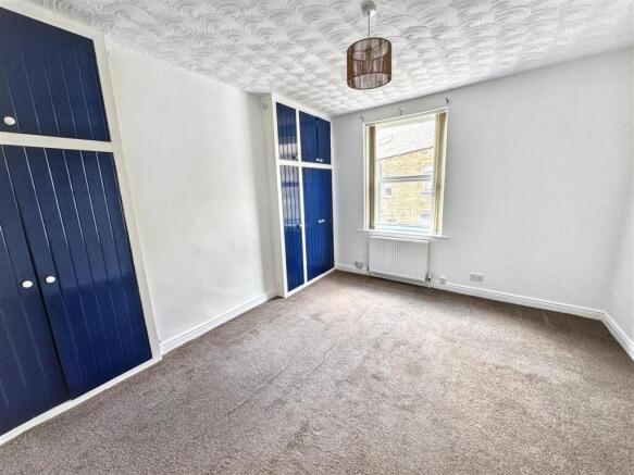 2 bed Terraced to rent Image 5
