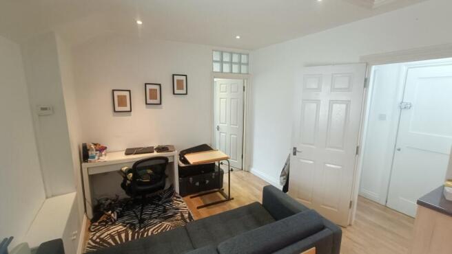 40 Guildford Street, Chertsey, Surrey, KT16 photo 4