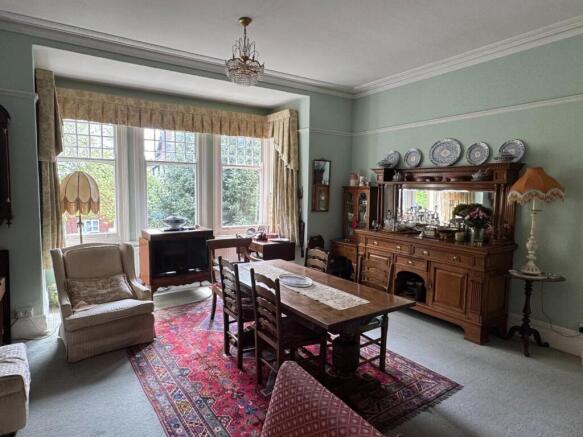 Lounge/Dining Room