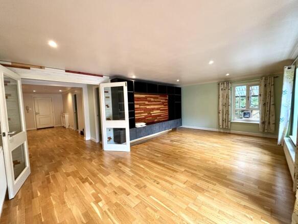 3 bed Apartment for sale Image 6