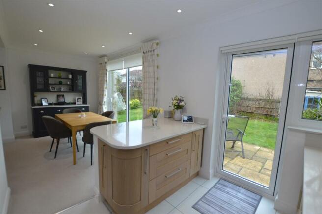 22 Strathearn Ave kitchen3.JPG