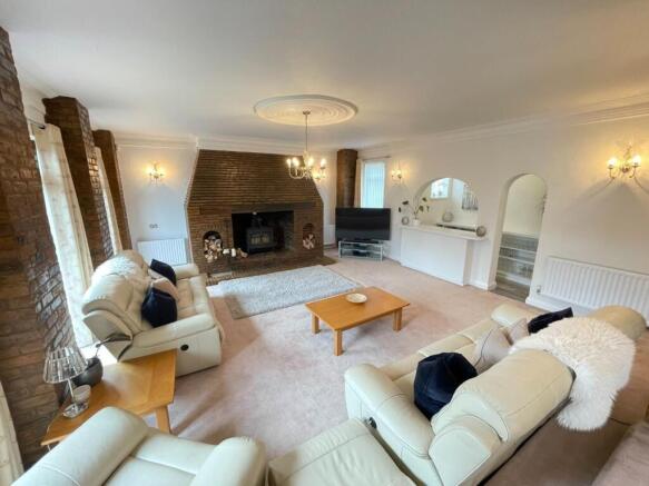 MAIN LIVING ROOM