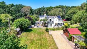 Lakeridge, Railway Cottages, Pitt House Lane, Hurn, Christchurch BH23 6AU