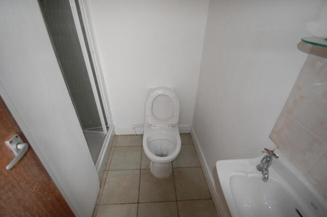 6 bed House to rent Image 12