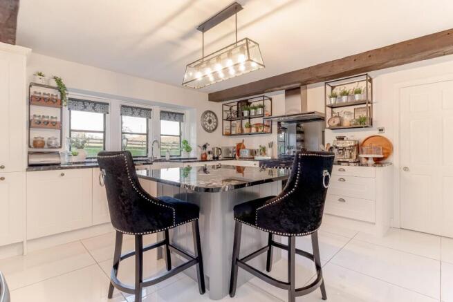 4 bed Detached for sale Image 4