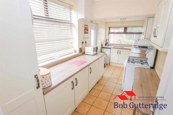 FITTED KITCHEN