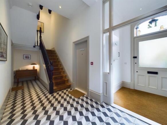 6 bed Block of Apartments for sale Image 8