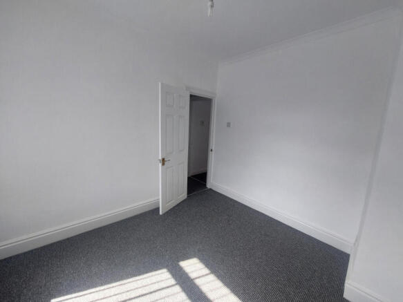 2 bed Terraced to rent Image 10