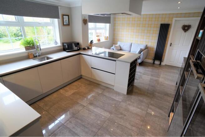 Kitchen / Breakfast