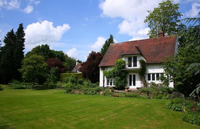 side and garden.JPG