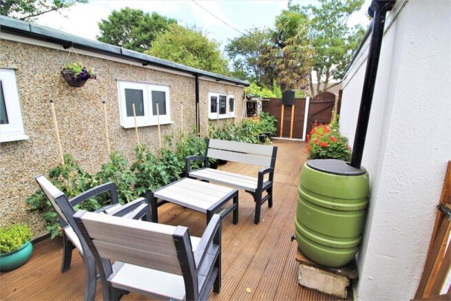 ANNEXE DECKED COURTYARD GARDEN