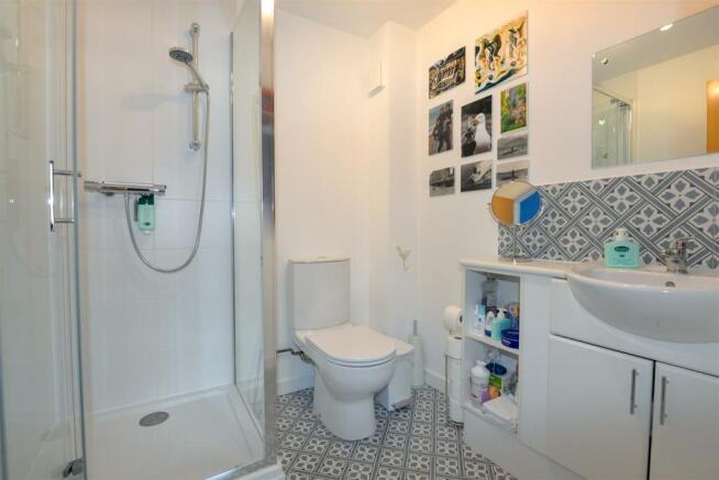 Ensuite 1.jpg