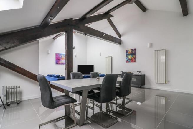 Lounge/Dining Room