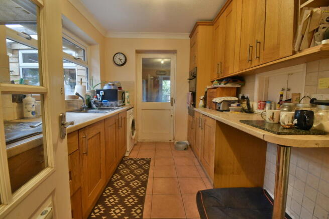 Northfield Road, Thatcham, RG18 3EX photo 4