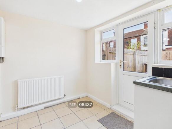 2 bed Terraced to rent Image 11