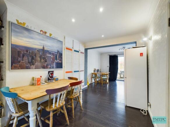 1 bed House Share to rent Image 6