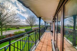 3, 120 Blake Court, Admirals Walk, Southend-on-sea SS3 9FN