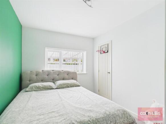 4 bed Semi-Detached Bungalow for sale Image 11