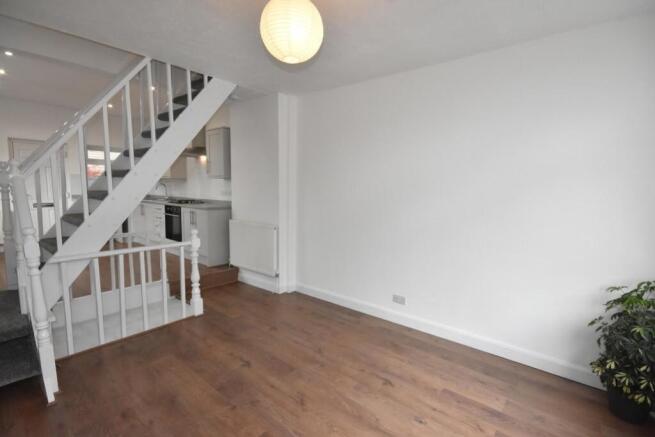 2 bed Terraced to rent Image 5