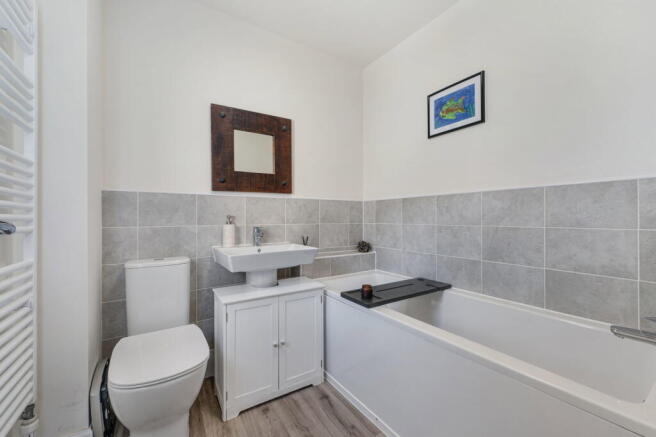 4 bed Detached for sale Image 9