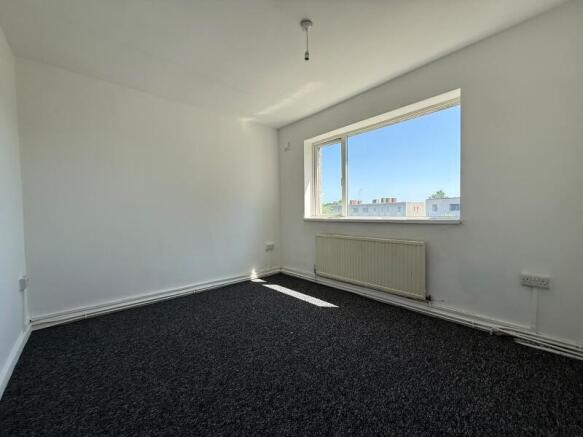 3 bed Terraced to rent Image 4