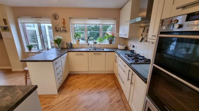 REFITTED KITCHEN DINER