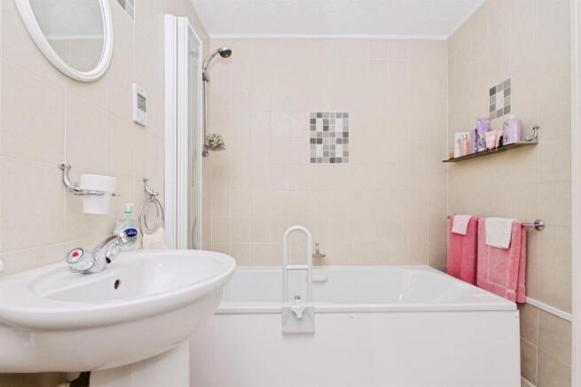 4 bed Detached for sale Image 7