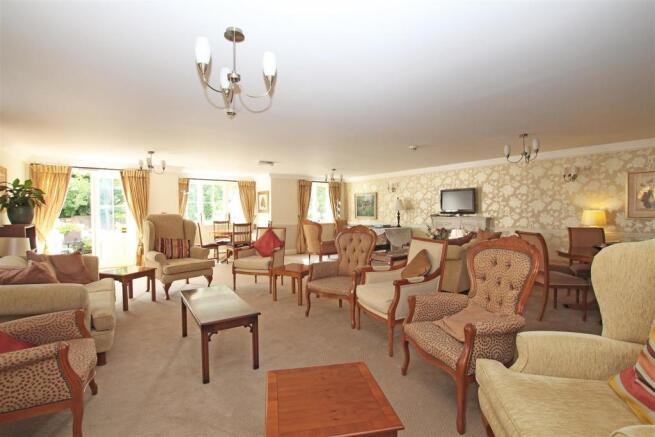 16GL - Communal Lounge.jpg
