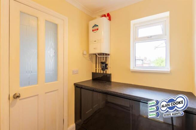 3 bed Semi-Detached for sale Image 8