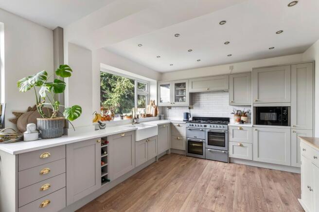 4 bed Semi-Detached for sale Image 4