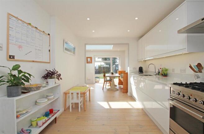 54LB - Kitchen 1.jpg