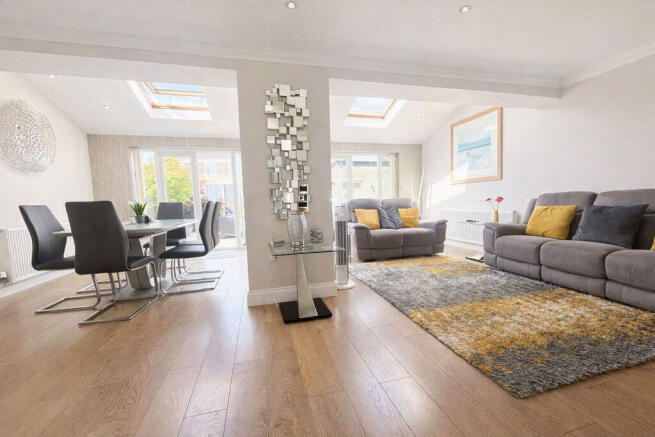 Lounge/Dining Room