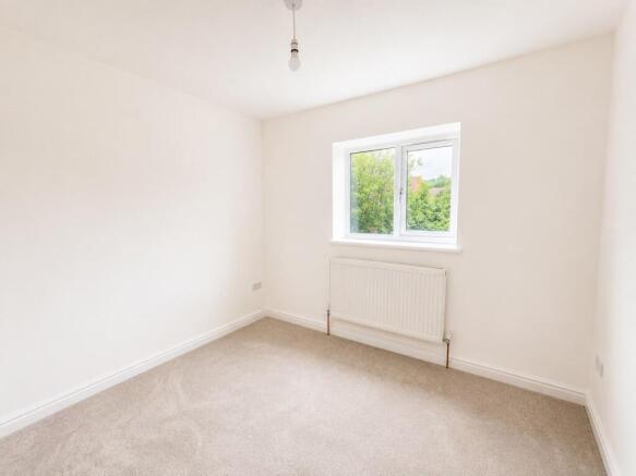 5 bed Semi-Detached for sale Image 6