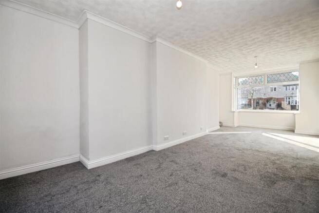 Open plan lounge / dining room