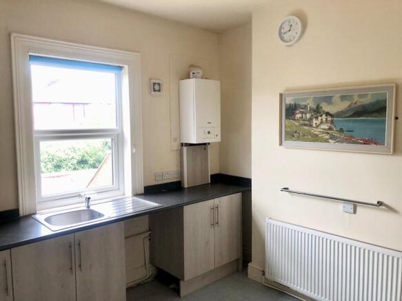 3 bed Flat to rent Image 4