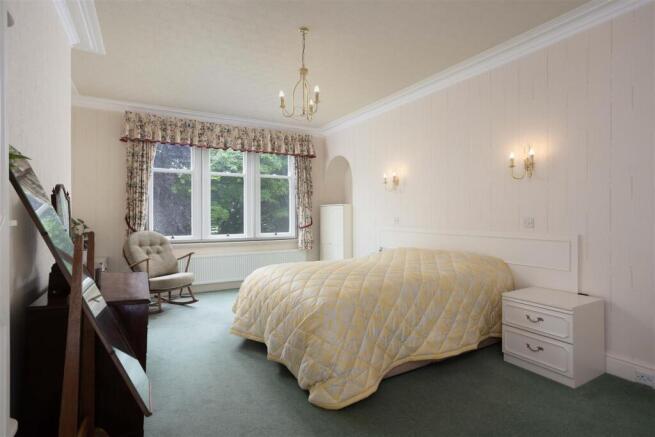 7 bed Detached for sale Image 10