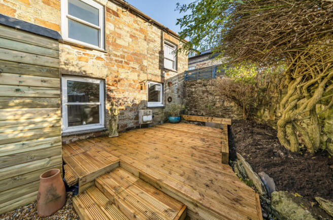 1389296-4-693c22d...