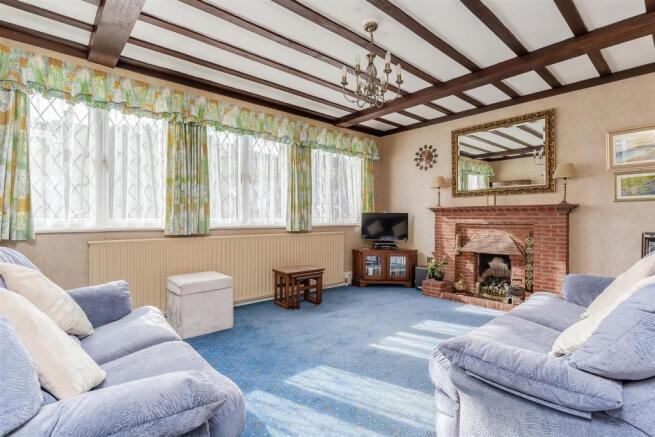 house-sailsbury-avenue-cheam-sutton-116.jpg