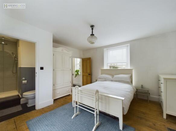 Bedroom 1 .2.jpg