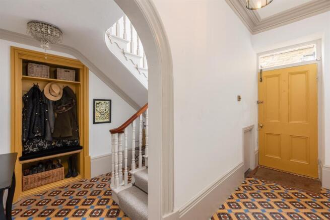 5 bed House for sale Image 10