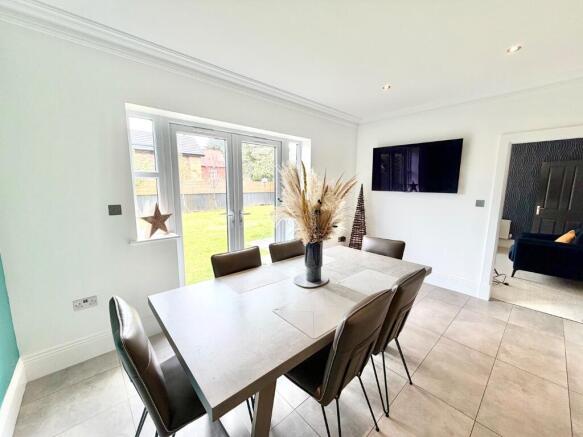 6 bed Detached for sale Image 10