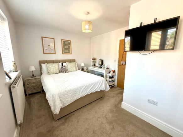 3 bed Semi-Detached for sale Image 12