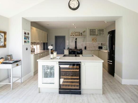 Open Plan Kitchen/Li