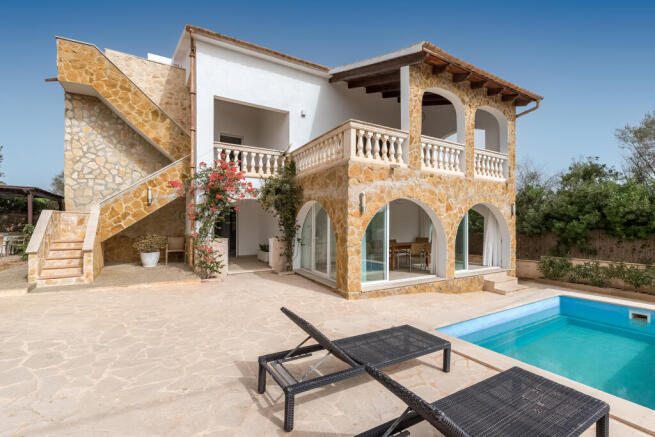 Charming villa with 2 separate living units, pool and barbecue zone in Cala Santanyi