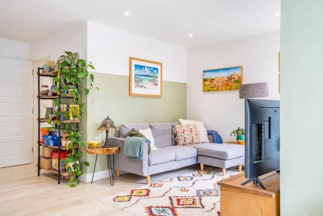 2 bed Apartment for sale Image 3